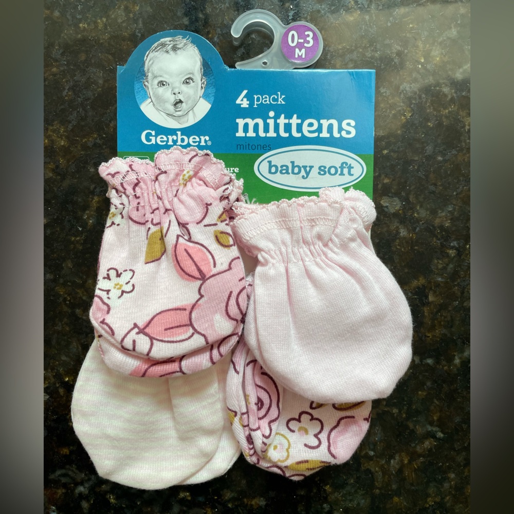 NWT 0-3 baby mittens